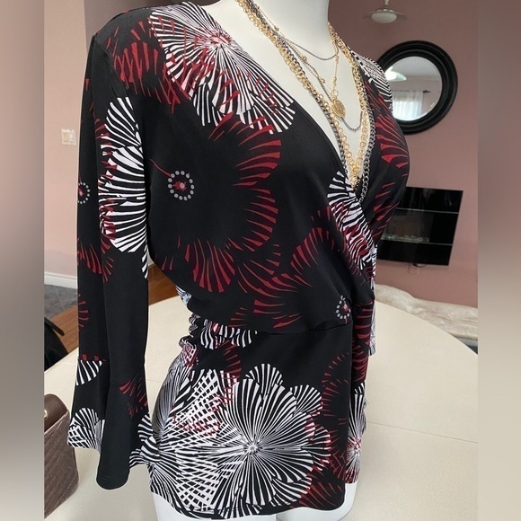 RICKI’S wrap front floral top Sz S - Picture 5 of 13